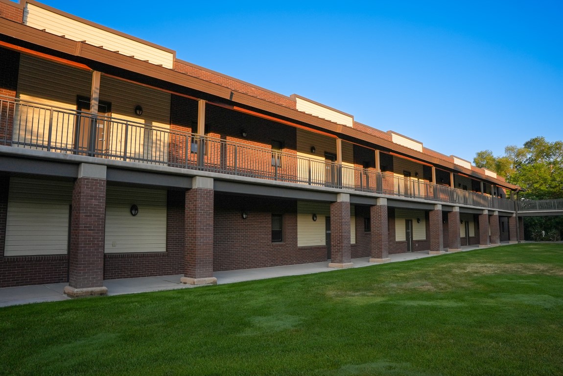 Eagle View Apartments courtyard